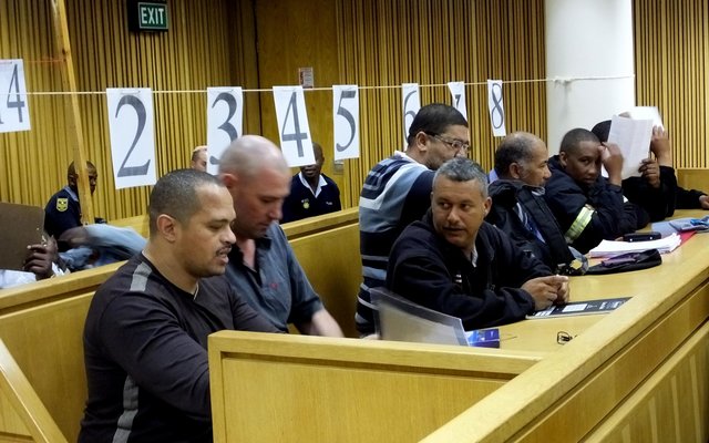 Van die beskuldigdes in die Rampokkery-perlemoensaak Dinsdag in die Wes-Kaapse Hooggeregshof. Vlnr: Frankie Barends, Chris Crous, Donovan Dickson, Jody Behr, Daniel Oktober, Kerneels Chaka, Koppe Jacobs en Fred Matthews.